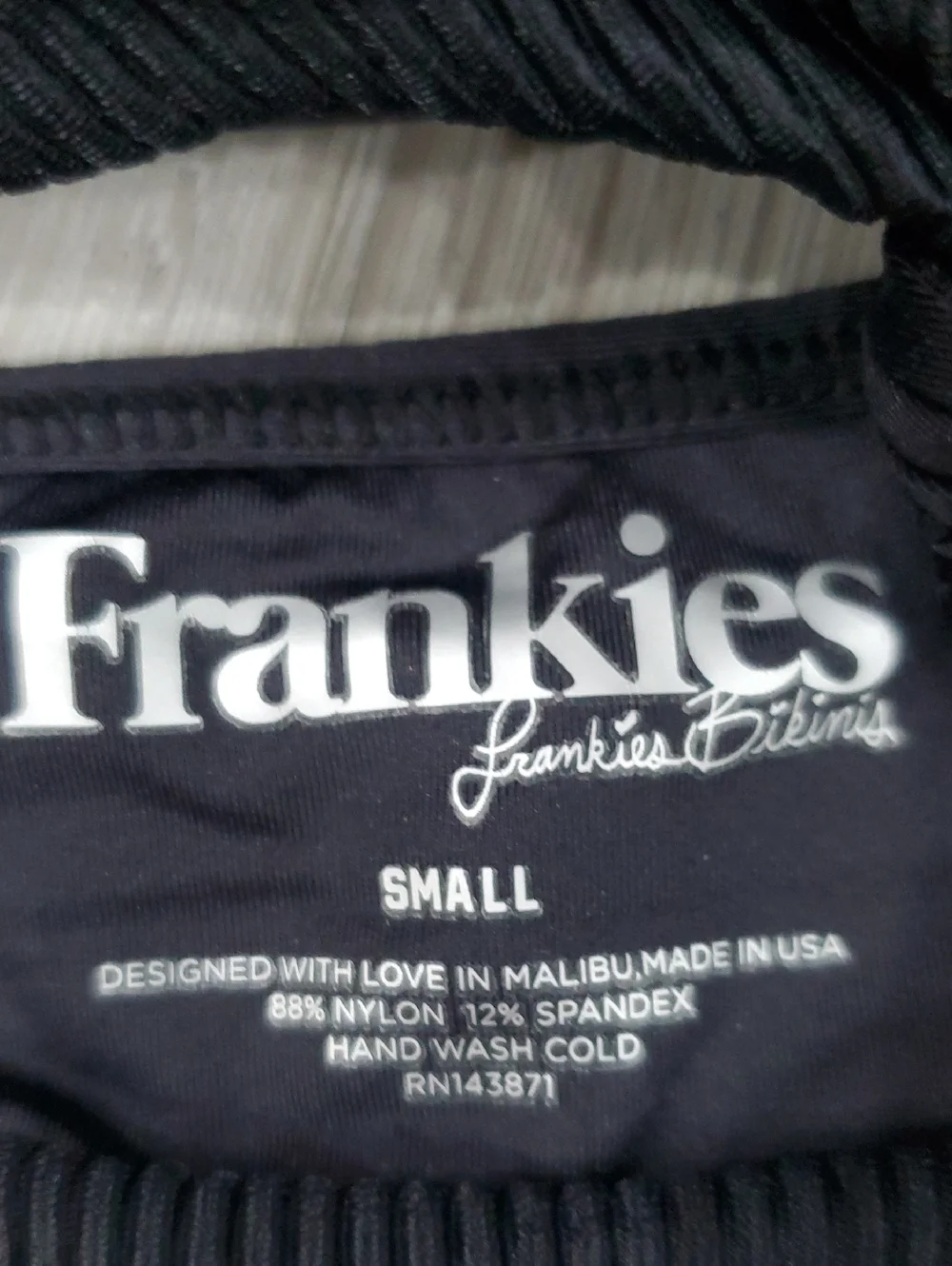 Frankies Bikinies Greer Top In  Black Ribbed Size Small Nwt